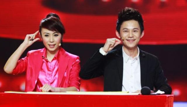 何炅马丽金牌搭档元宵再出击 不卖鞋垫改晒幸福