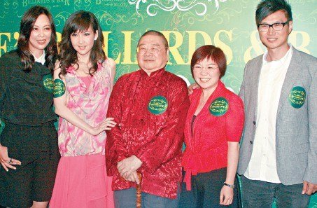 倪震拒回应旧爱张茆订婚 周慧敏含情脉脉挺老公
