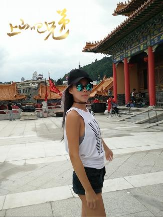 偶像剧男神敖犬撩妹“蛇”吻 妹仔大喊负责任