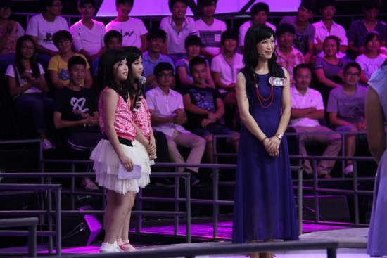最美双胞胎妈妈登《一站到底》 姐妹花坐镇加油