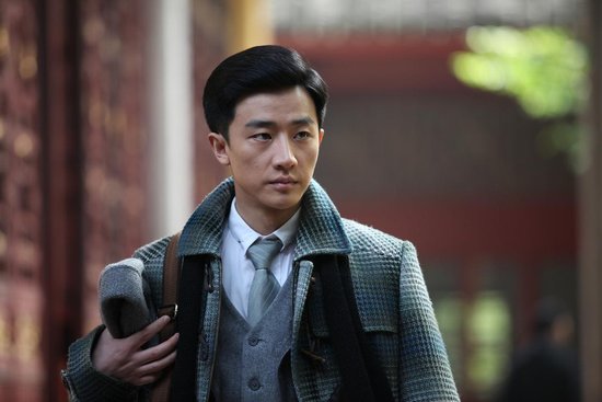 黎明前的暗战》收视走高黄轩担纲主角很给力
