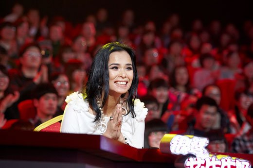 韦唯做客《歌声传奇》 自爆曾让儿子捡瓶子挣