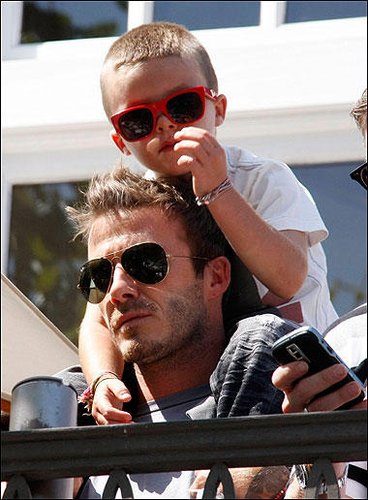 贝克汉姆一家洛杉矶听乔纳森兄弟免费演唱会