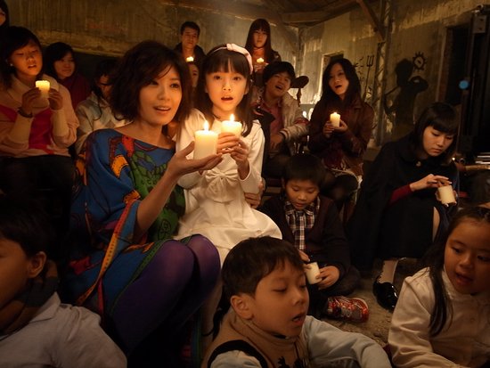 贾静雯新歌《许一个愿望》MV首播 传递爱与和平