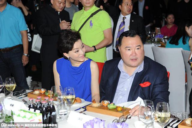 <em>杨澜女儿</em>正面照片曝光 <em>杨澜老公吴征</em>身家背景