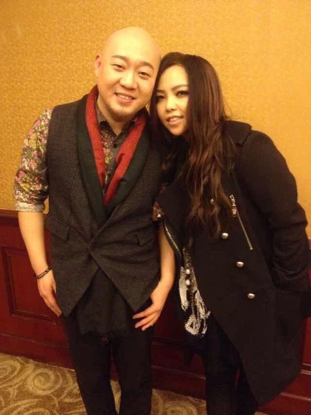 孟鹏新歌MV花絮视频曝光 张惠妹飞吻赠爱徒