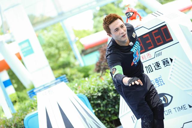 杜淳再跳孔雀舞 与宋小宝相爱相杀争夺加速王