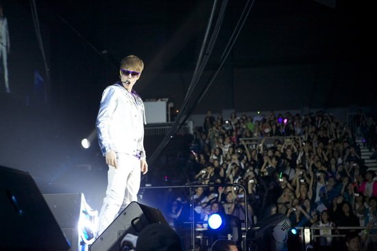 贾斯汀·比伯香港开唱 歌迷疯狂尽显超强人气