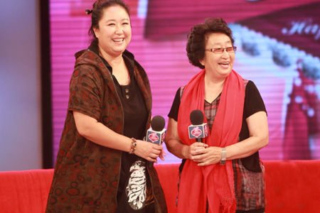 继上集"女儿"殷桃现身为彭玉过生日的惊喜