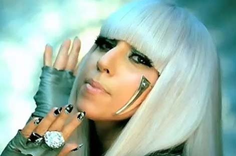 Lady GaGa演唱会遭激进团体抗议 网上呼吁祈祷