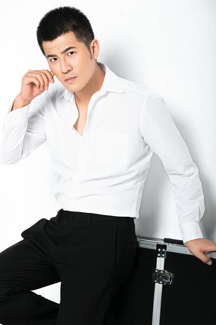 《共和国血脉》曝剧照 王铮呆萌温和魅力十足