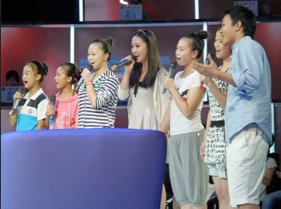 金银玲助阵《关注微力量》 助听障儿童实现梦想