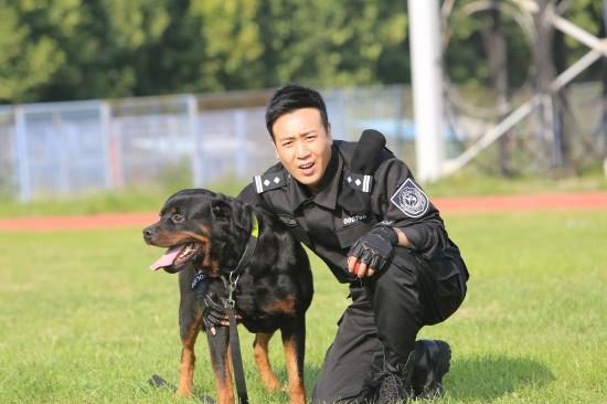 公安部边防局警犬服务队到江桥警犬复训基地检查指导工作