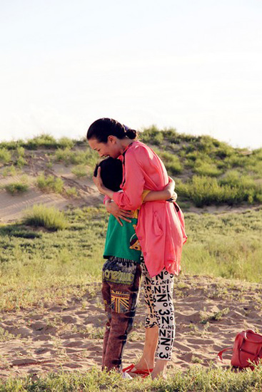 《绿色的梦》再现沙尘暴 李梅可带病敬业拍戏