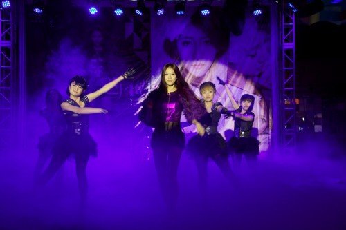 华语乐坛冰上发布会第一人 弦子新碟破冰而出