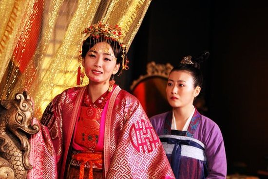 《皇妃》夺冠 洪小铃霍建华上演"家庭暴力"