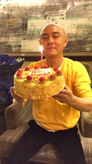 张卫健生日录制北京春晚 许志安第一个送祝福