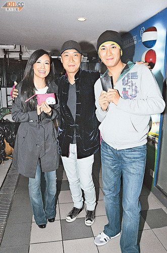 《紫禁惊雷》剧组贺年 马国明欲追求唐诗咏