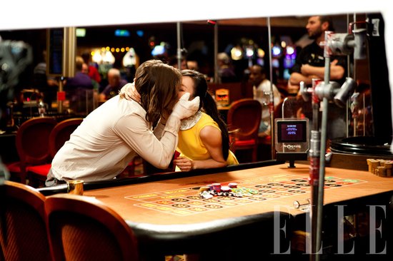 《赌城月色》曝幕后花絮 张静初牵手科波拉孙女