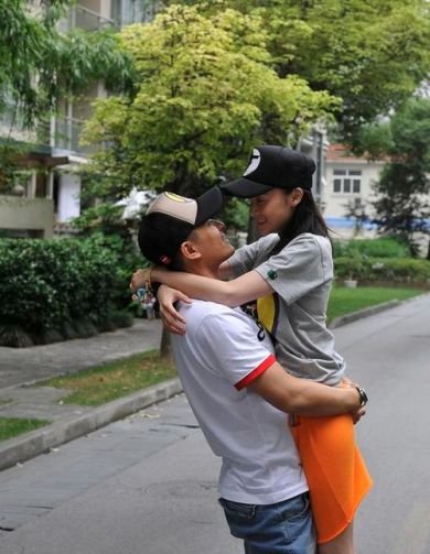 陈龙章龄之奉子成婚 双喜临门甜蜜晒婴儿b超照