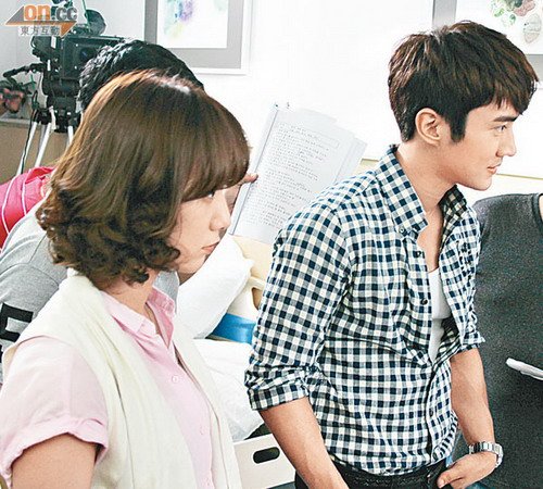 崔始源获江语晨大胆示爱 王珞丹获赠韩星专辑