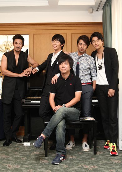 《阿娘使道传》曝新照 导演和男演员们其乐融融_娱乐_腾讯网