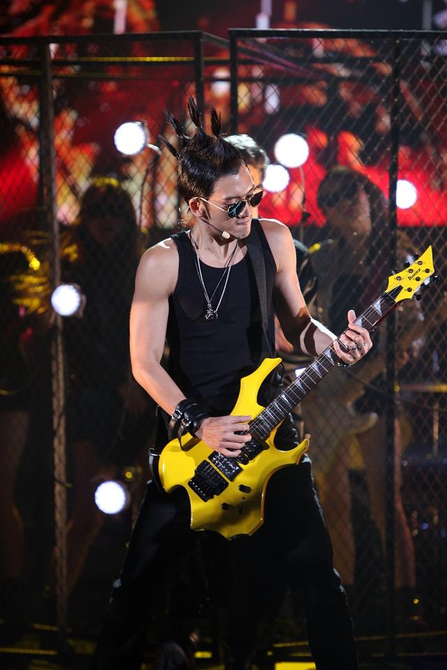 谢霆锋亲授关智斌模仿精要 《大咖秀》引爆全场