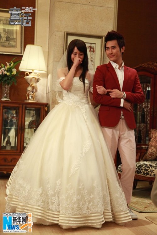 《 童话二分之一 》曝唯美婚纱照 双 结局 引争议