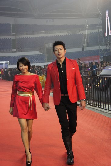 田家达获优秀演员奖 帅气出席电视节当红不让