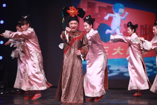 《墙来啦》“水上惊魂” 王祖蓝变身容嬷嬷