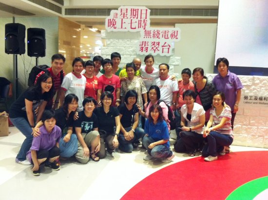 翁虹主演新剧香港发布 素装亮相为公益倾尽己力