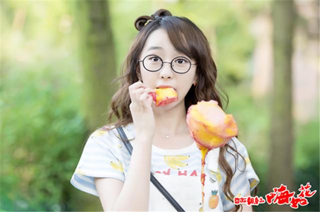 宋欣佳怡嗨如花吃相吸粉诠释萌妹打开方式
