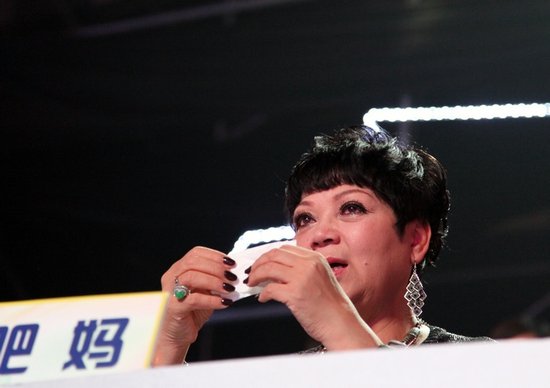 《麦王争霸》决出十二强 肥妈感怀旧事当场洒