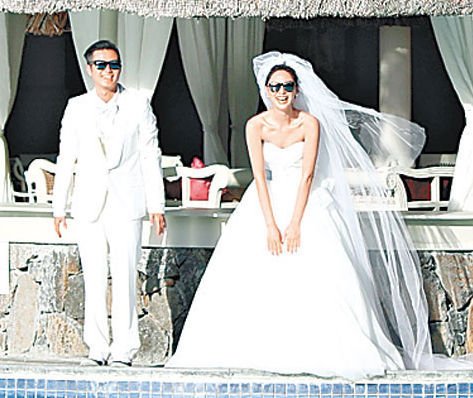 郑希怡11月22日泰国披嫁衣 谢霆锋容祖儿祝福