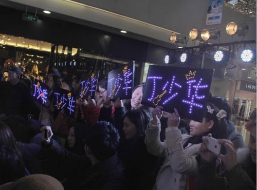 丁少华宣传新单曲《分手以后做朋友》 避谈感情