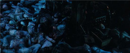 《深空失忆》:挤满宇宙飞船的白色怪物