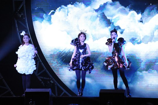 S.H.E北京演唱会五月天助阵 打造多人分身术