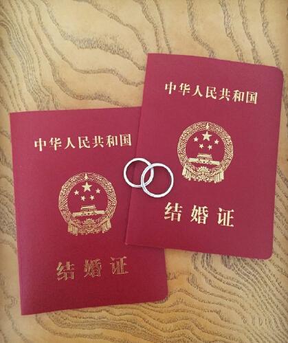 吳奇隆劉詩詩北京領證完婚開心曬婚戒及結婚證