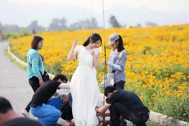 何花参演我的仙尊女友 演绎异界小龙女生存记