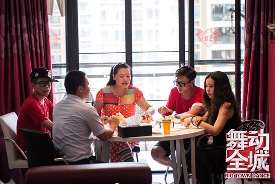 肥<em>鸟姐</em>排舞现场飙泪 苏醒为退役运动员特训 