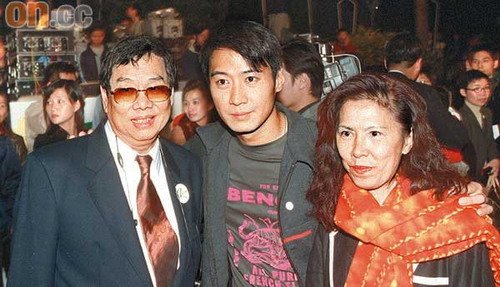 王菲奔丧祝恩师一路好走 佛经送赠戴思聪家人【图】