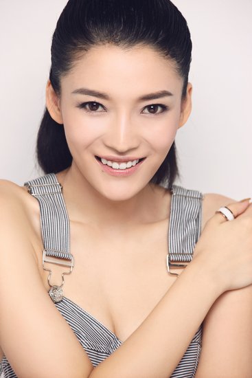 黄渤《民兵葛二蛋》杀青 姚宜艾香艳挑战风尘女