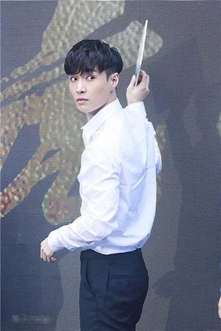 张艺兴solo专与李秀满同署名 堪称SM爱豆第一