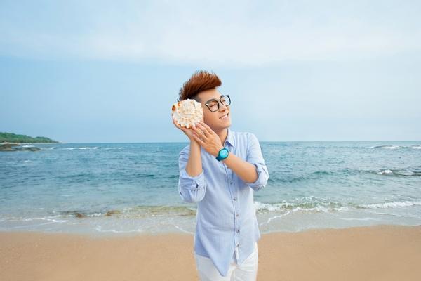歌浴森自立门户再战乐坛 《还没说的话》首播