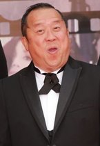 曾志伟任主持搞怪表情抢镜