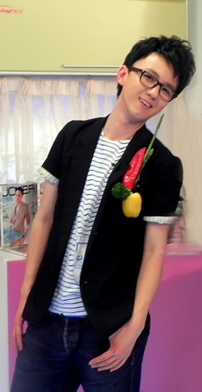 许小添《美味人生》大秀水果装 向蔡康永致敬