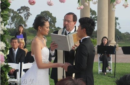 李小鹏迎娶相恋7年女友 刘璇杨威赴美道贺(图)