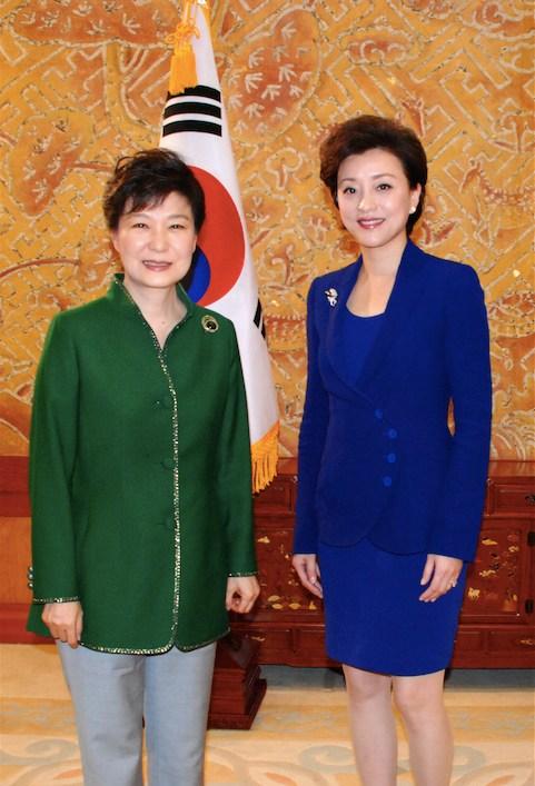 杨澜专访韩国总统朴槿惠:抱着智慧与希望_娱乐_腾讯网