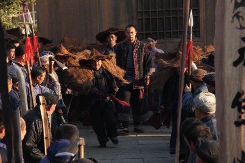 《借问英雄何处》情感戏出彩 三角恋成催泪弹