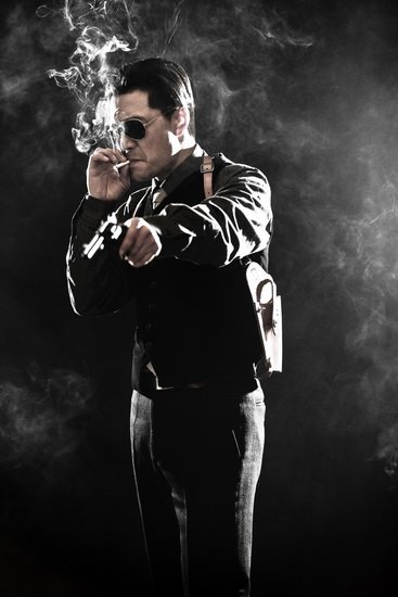 否认与章子怡的恋情 牛青峰：酷帅警长实力派